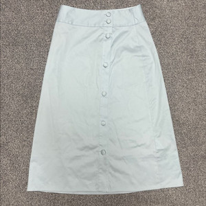 클럽모나코 버튼 포인트 하늘색 미디스커트