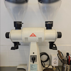 말코닉 EK-K43 커피 그라인더 모델 판매 합니다.