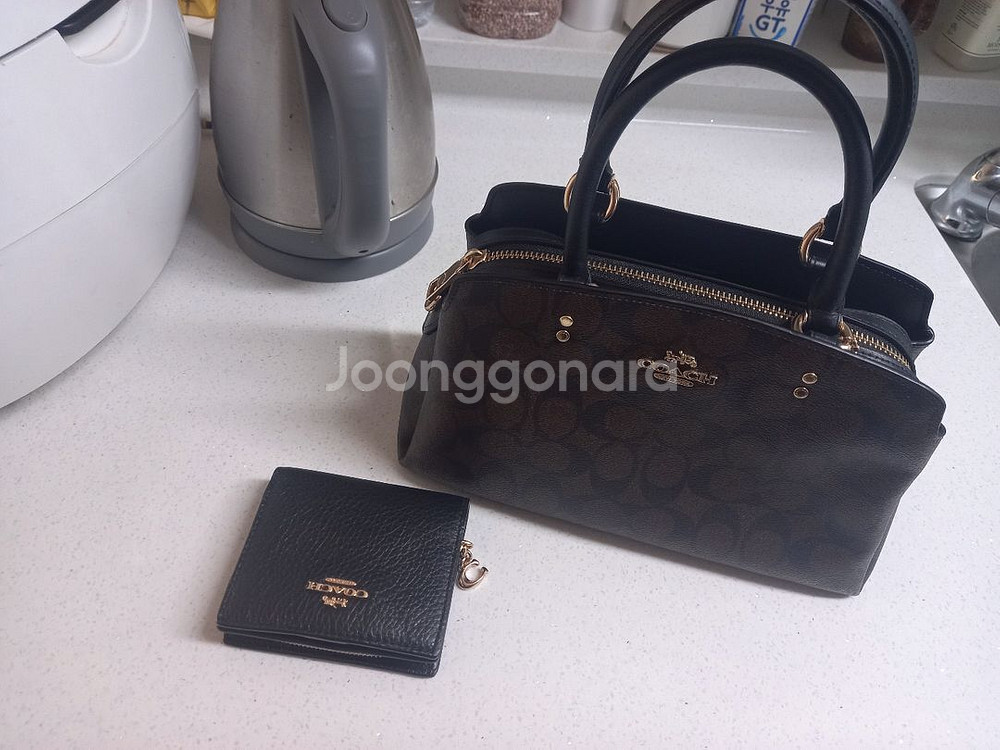 코치 시그니처 핸드백 + 카드지갑 세트--1