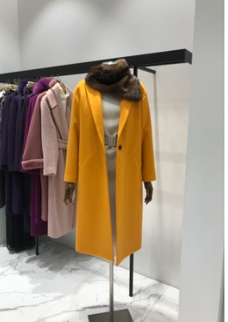 모조에스핀 울 캐시미어 코트 55 사이즈 정품--0