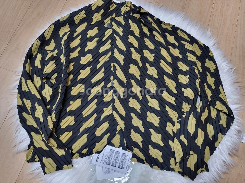 이세이미야케 가디건 리터레이션 플리츠 자켓 오커 2사이즈--1