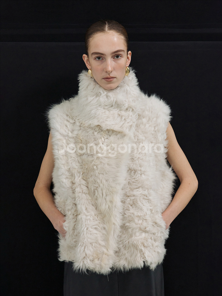 알투더블유 세피아 컬리 양털 베스트 (정가 198만)--0