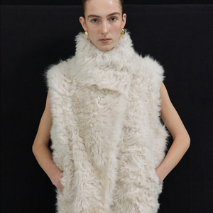 알투더블유 세피아 컬리 양털 베스트 (정가 198만)