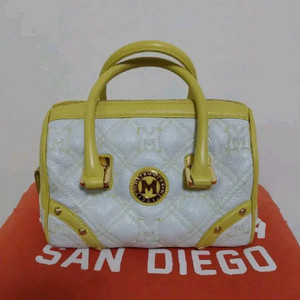 여성 메트로시티 퀼팅 토트백 (정품)