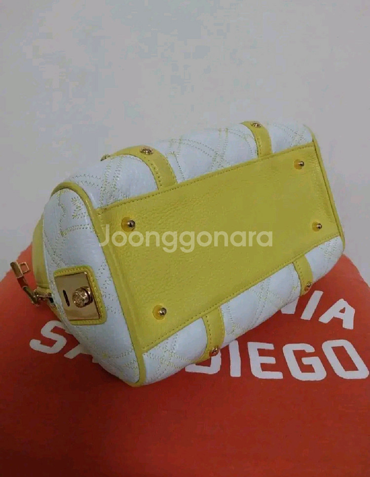 여성 메트로시티 퀼팅 토트백 (정품)--5