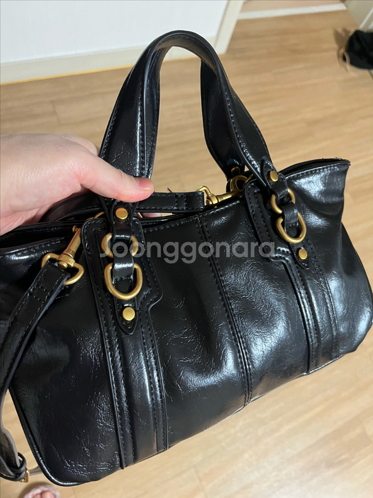 가죽 핸드백-자라--0