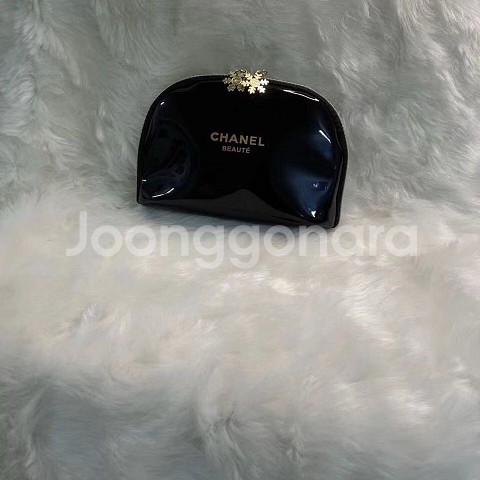 샤넬 뷰티 에나멜 파우치--3