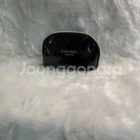 샤넬 뷰티 에나멜 파우치--2