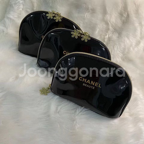 샤넬 뷰티 에나멜 파우치--1