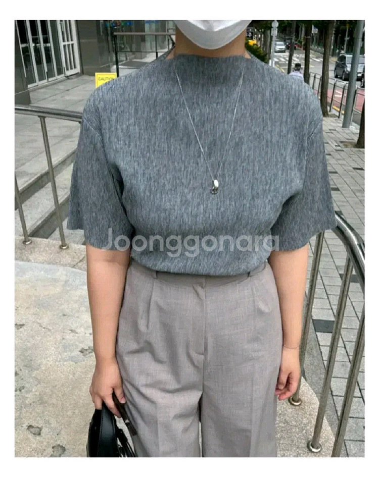 플리츠 반팔 블라우스 - 차콜--3