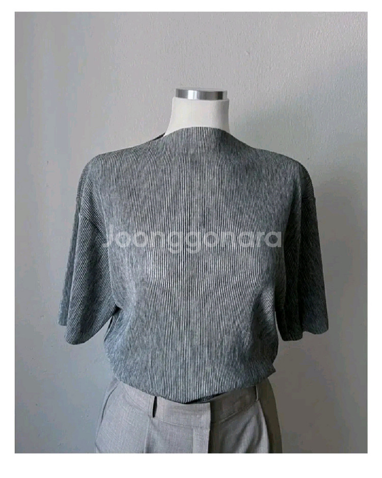 플리츠 반팔 블라우스 - 차콜--7