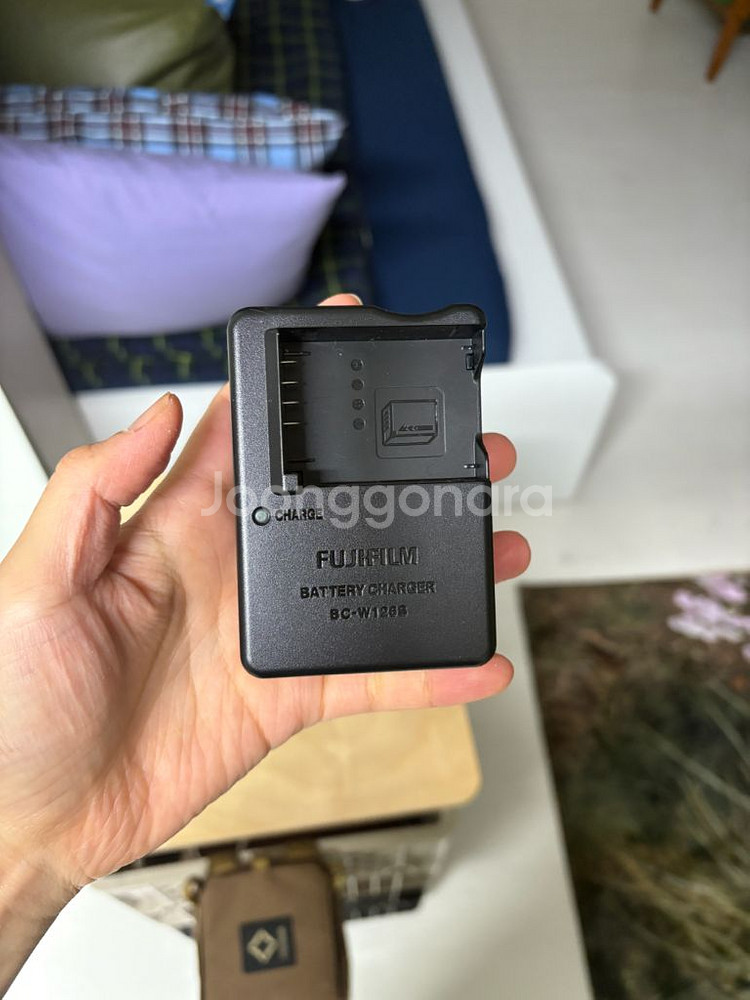 후지필름 NP-W126S 배터리 + 충전기 팝니다.--3
