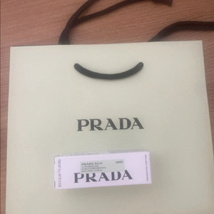 프라다 립밤 새상품