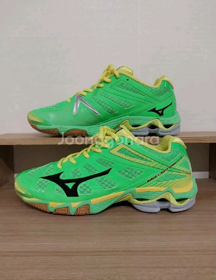 남성 미즈노 웨이브라이트닝 인도어슈즈 (배드민턴화, 탁구화등) (250)--3