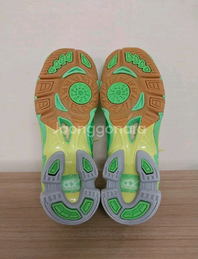 남성 미즈노 웨이브라이트닝 인도어슈즈 (배드민턴화, 탁구화등) (250)--8