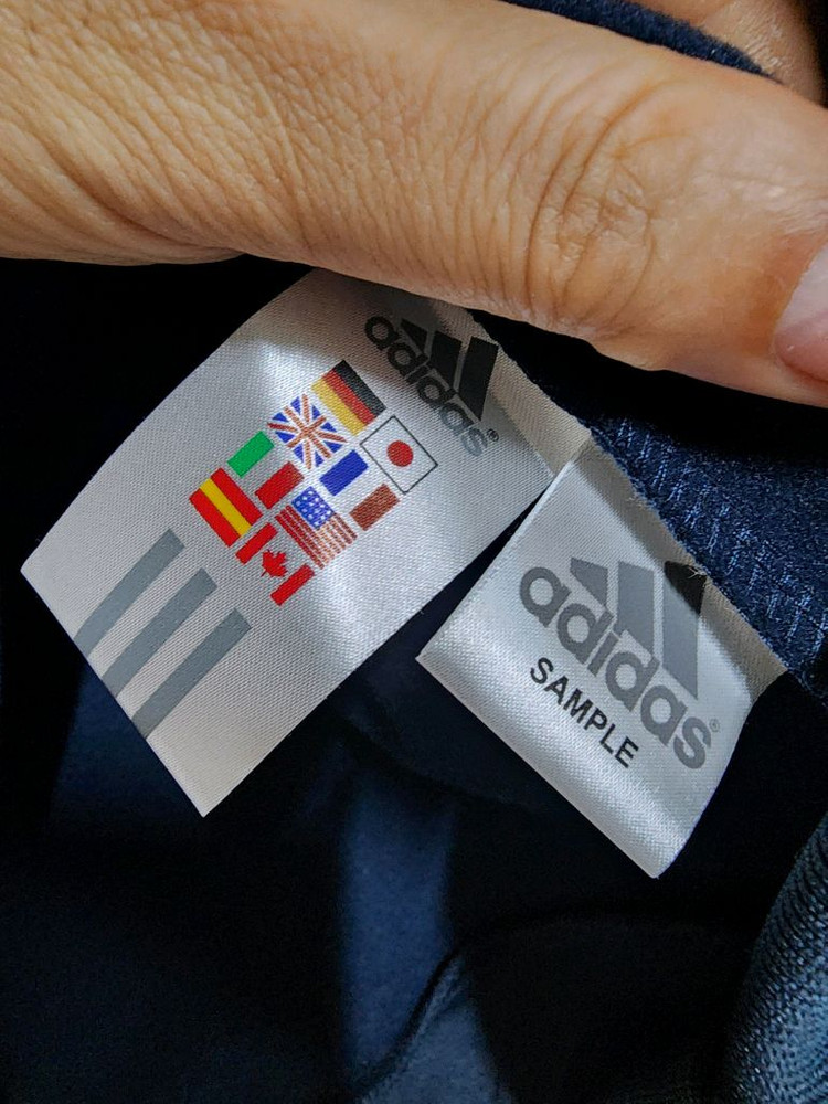 아디다스레알마드리드 맨투맨 이미지