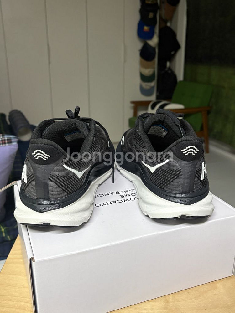 호카 여성 클리프톤 9 와이드 250mm 팝니다.--3