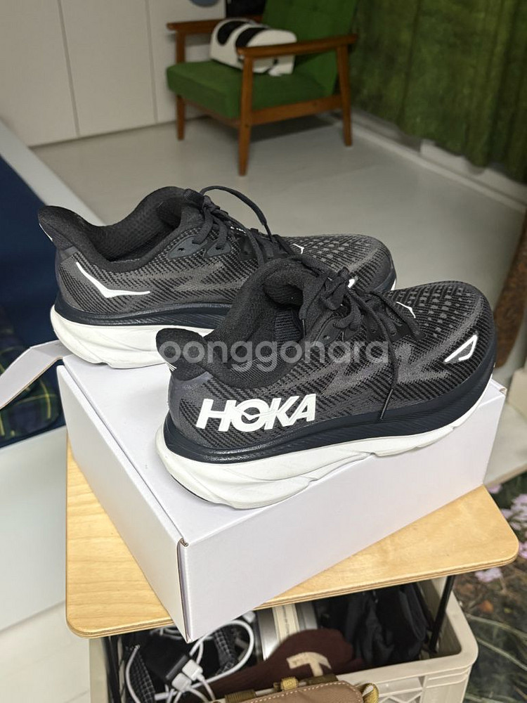 호카 여성 클리프톤 9 와이드 250mm 팝니다.--0