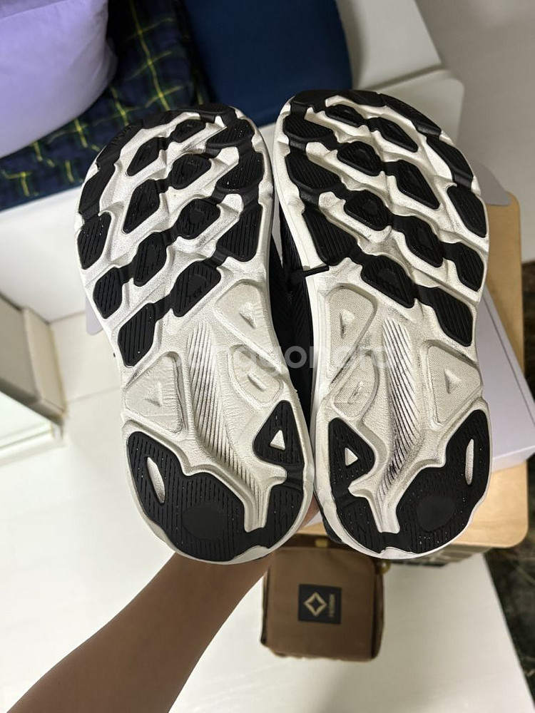 호카 여성 클리프톤 9 와이드 250mm 팝니다.--5