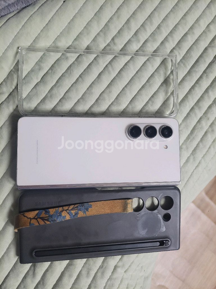 갤럭시 z폴드5 512GB 크림 삼성케어양도가능--0