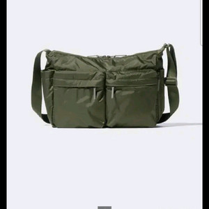 새제품)유니클로멀티포켓 숄더백