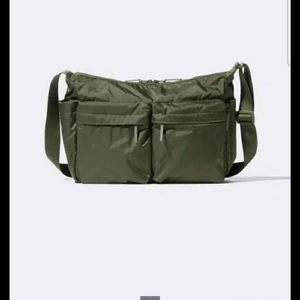 새제품)유니클로멀티포켓 숄더백