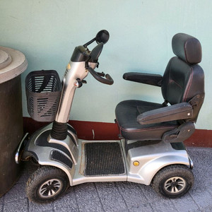 전동 휴대용 장애인 보행기