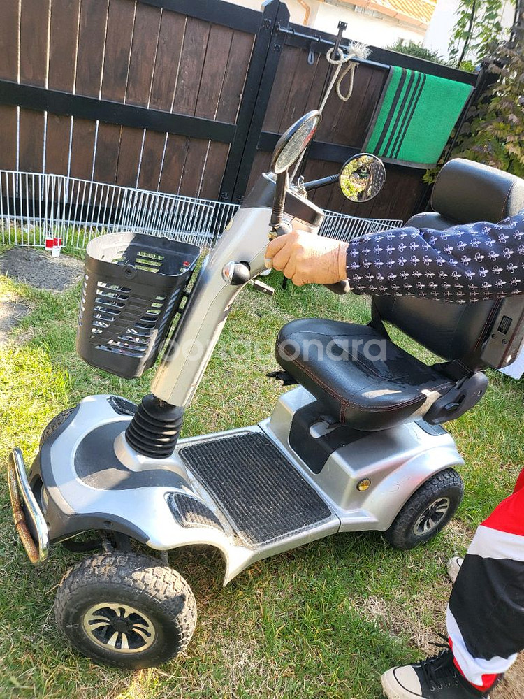 전동 휴대용 장애인 보행기--9