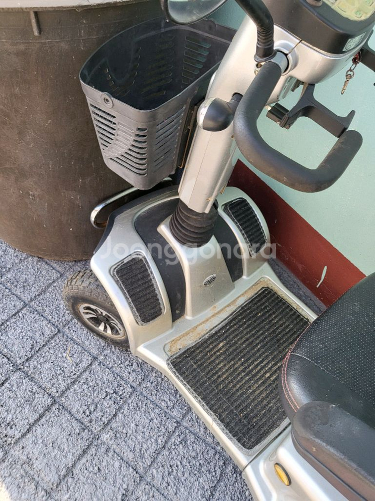 전동 휴대용 장애인 보행기--1