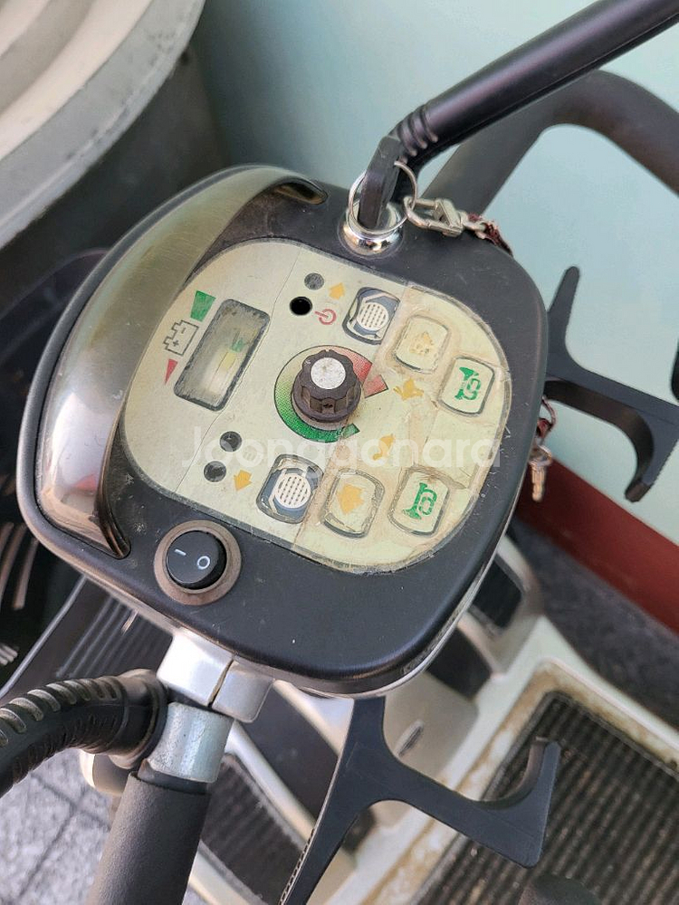 전동 휴대용 장애인 보행기--2