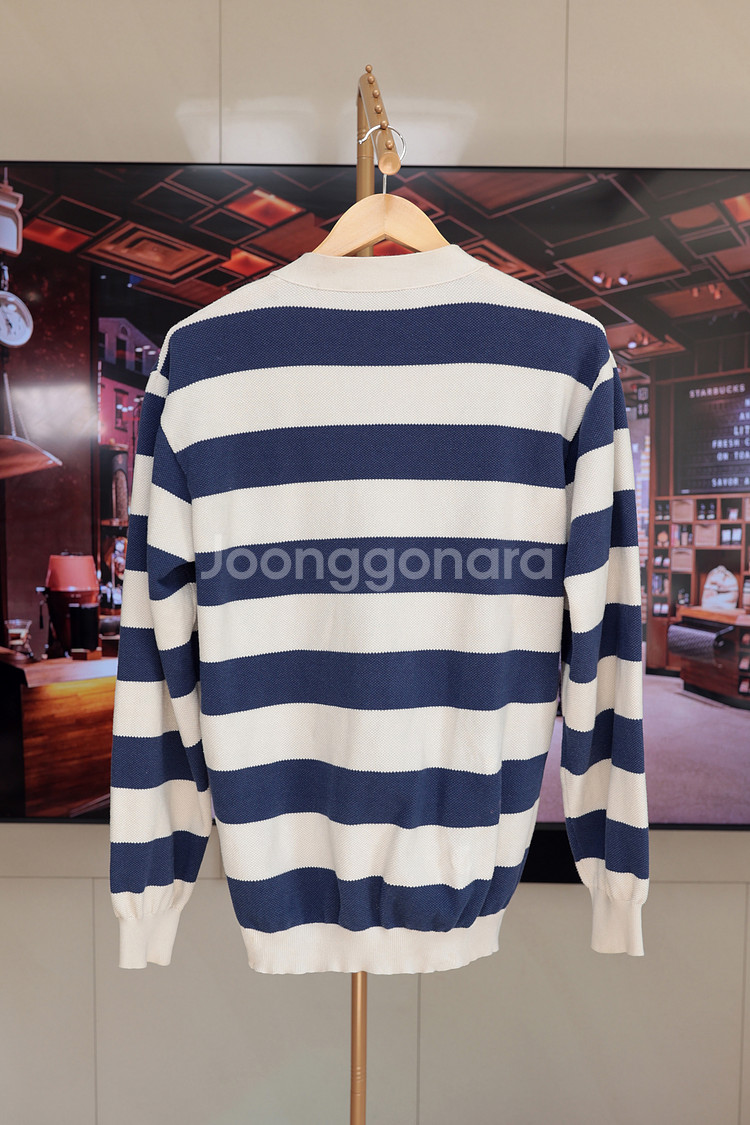 골드버튼 하나로 완성되는 구찌 클래식 카디건--5