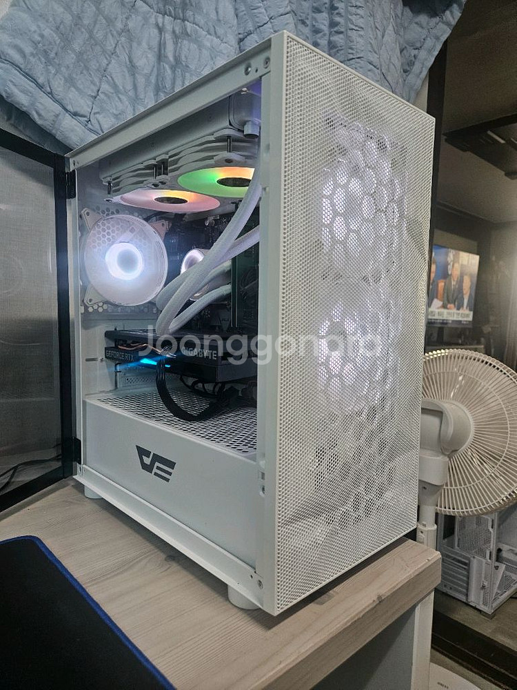 (급처)인텔i7-9700 램32G 지포스3060 수냉화이트 본체!~--0