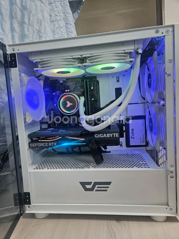 (급처)인텔i7-9700 램32G 지포스3060 수냉화이트 본체!~--3