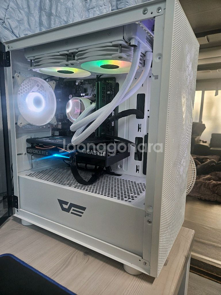 (급처)인텔i7-9700 램32G 지포스3060 수냉화이트 본체!~--1