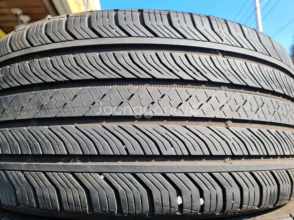 265 35 20 콘티넨탈 중고타이어 2개판매--1