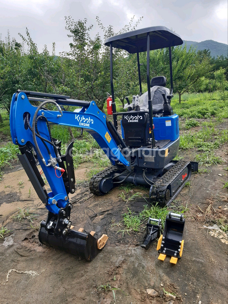 밭농사용 소일꺼리용 농장용 미니굴삭기 1톤--0