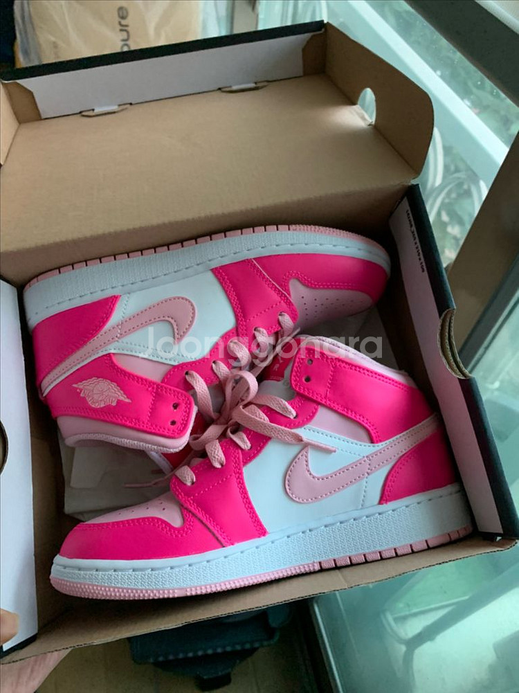 조던1 미드 피어스 핑크 235--0