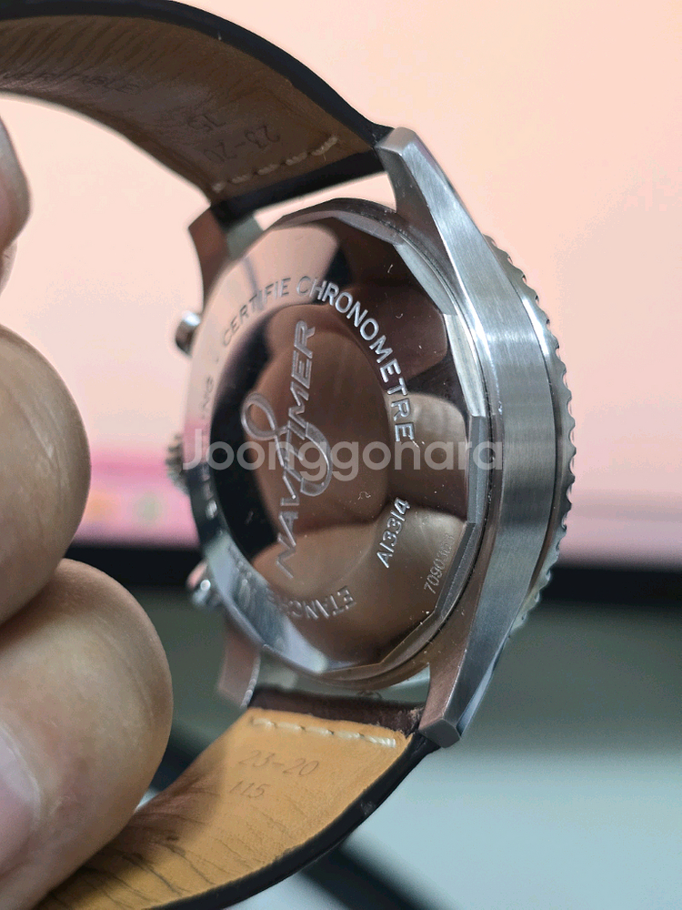 브라이틀링 내비타이머 8 43미리 크로노그래프 시계입니다--4