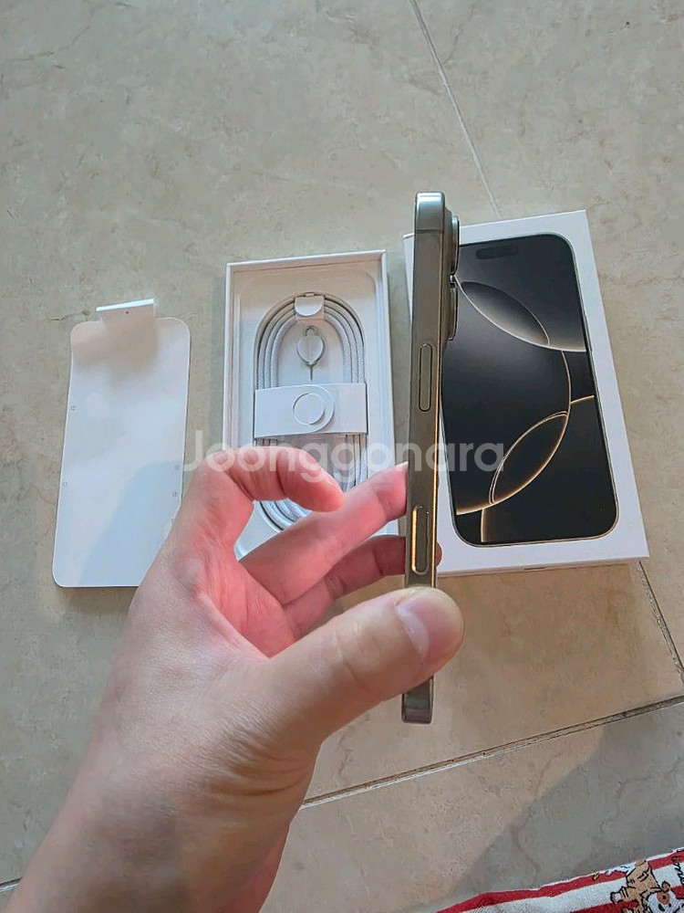 아이폰 16 프로, 네츄럴 티타늄, 배터리 98%, 상태 s급 팝니다--3