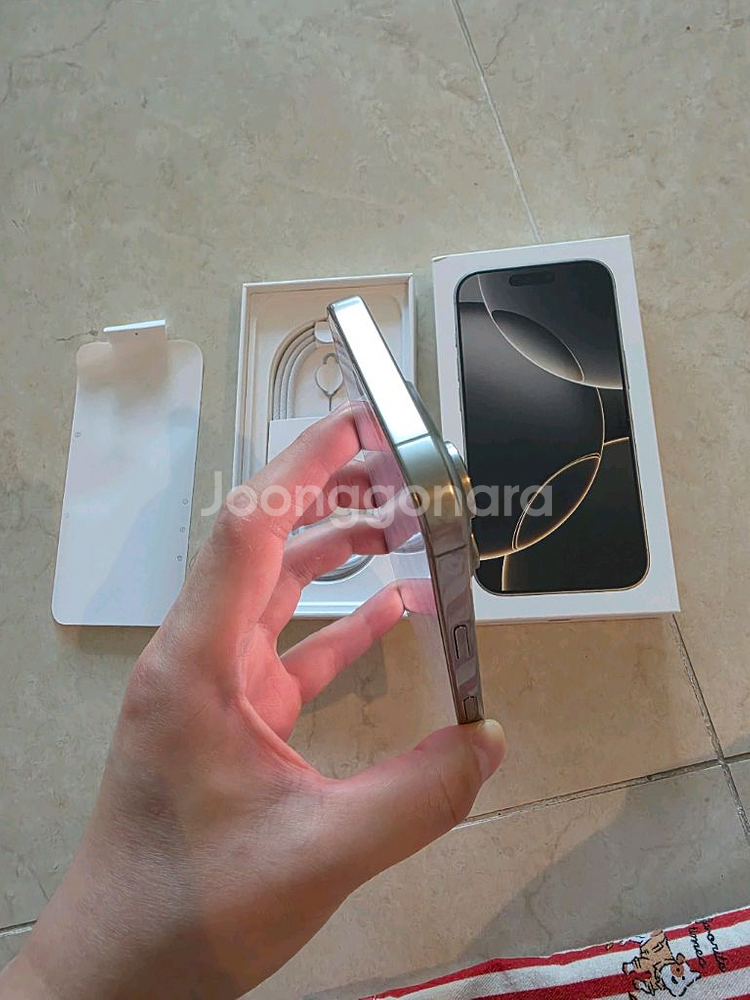 아이폰 16 프로, 네츄럴 티타늄, 배터리 98%, 상태 s급 팝니다--4