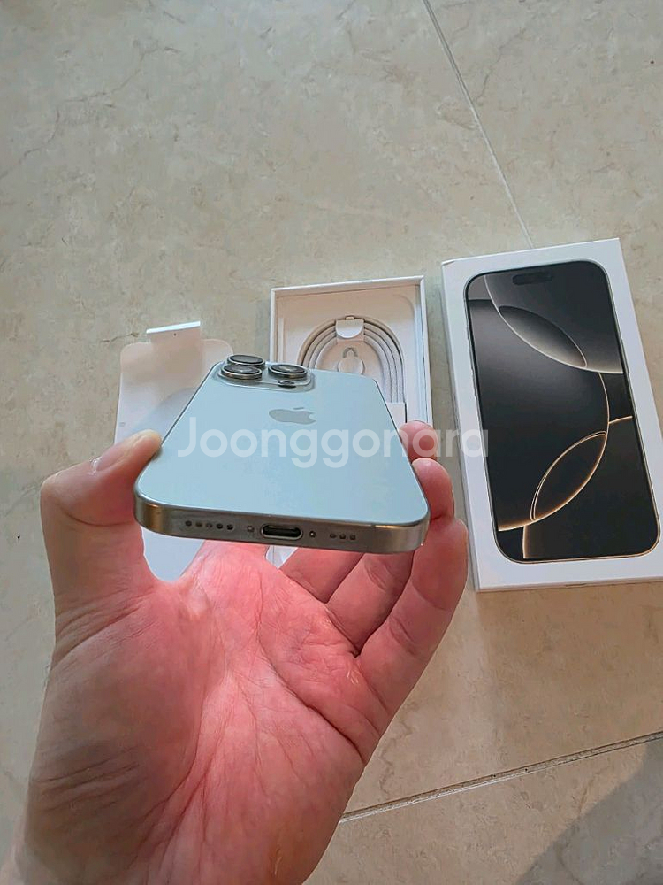 아이폰 16 프로, 네츄럴 티타늄, 배터리 98%, 상태 s급 팝니다--5