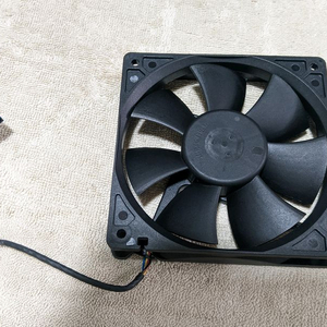 에일리어웨어 상단팬 120mm정품입니다.