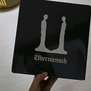 지드래곤 위버맨쉬 굿즈 파/빨간색 모자 팔아요