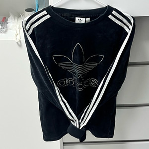 아디다스 벨벳티