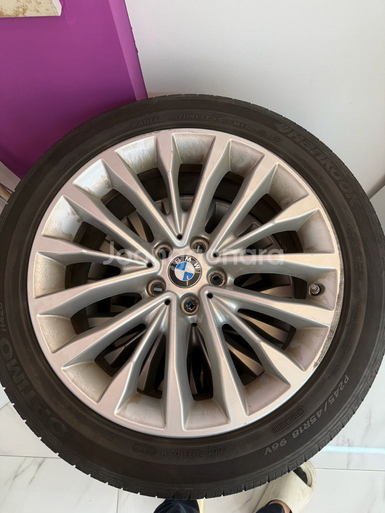 대구 BMW G30 5시리즈 18인치 휠타이어 한대분판매--1