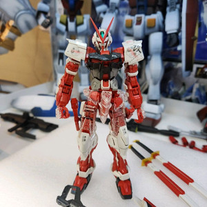 MG 레드프레임 건담 일부 클리어 파츠