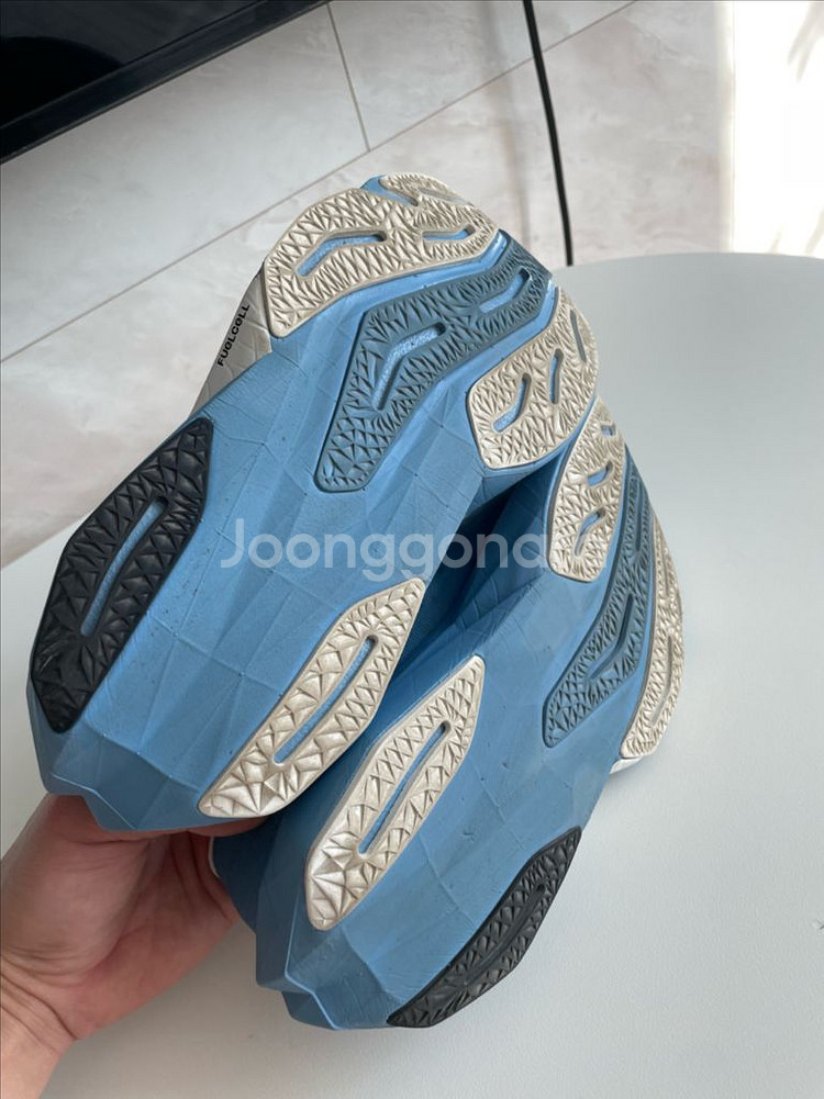 뉴발란스 퓨얼셀 레벨v4 250--3