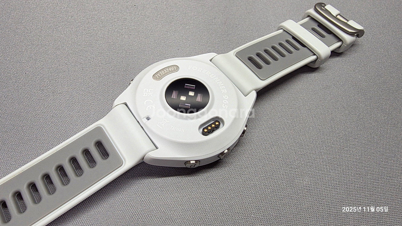 가민 포러너965 화이트팝니다.--3