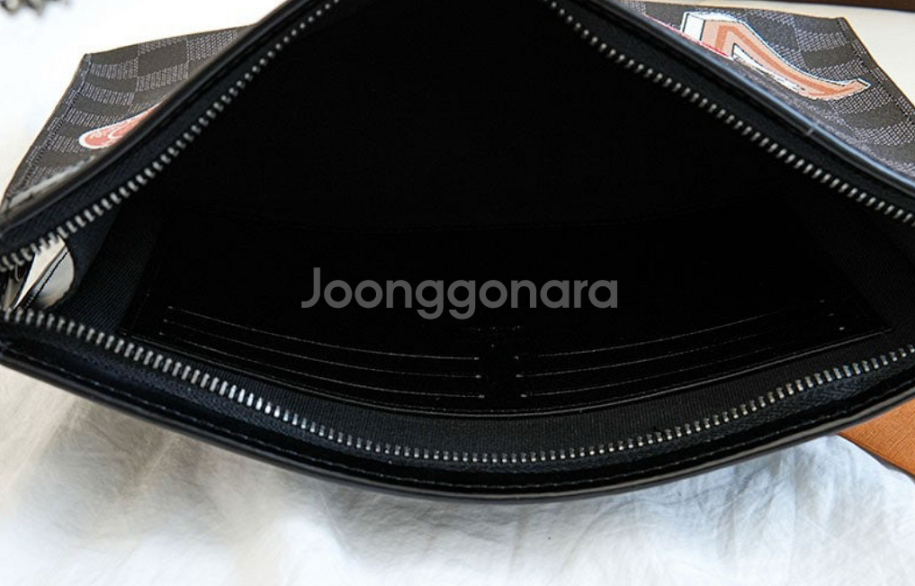 [Louis Vuitton] 루이비통 한정판 아메리카컵 패치로고 파우치 클러치백--2