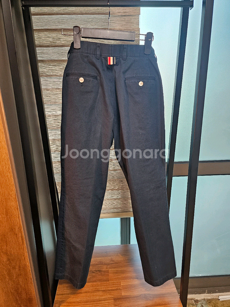톰브라운 치노 팬츠--1